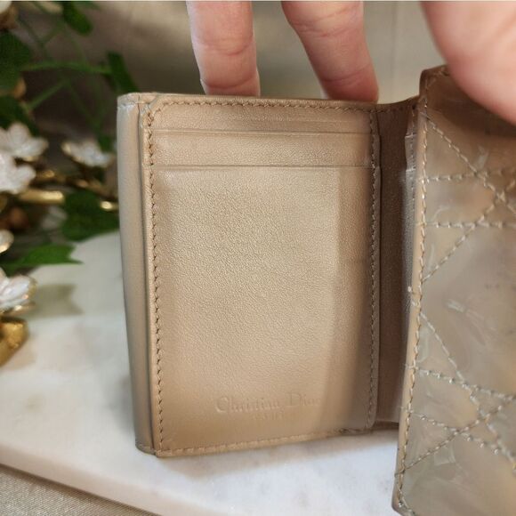 Lady Dior Lotus Compact Wallet Calfskin, Cannage Quilting 2022 Collection - Picture 10 of 14